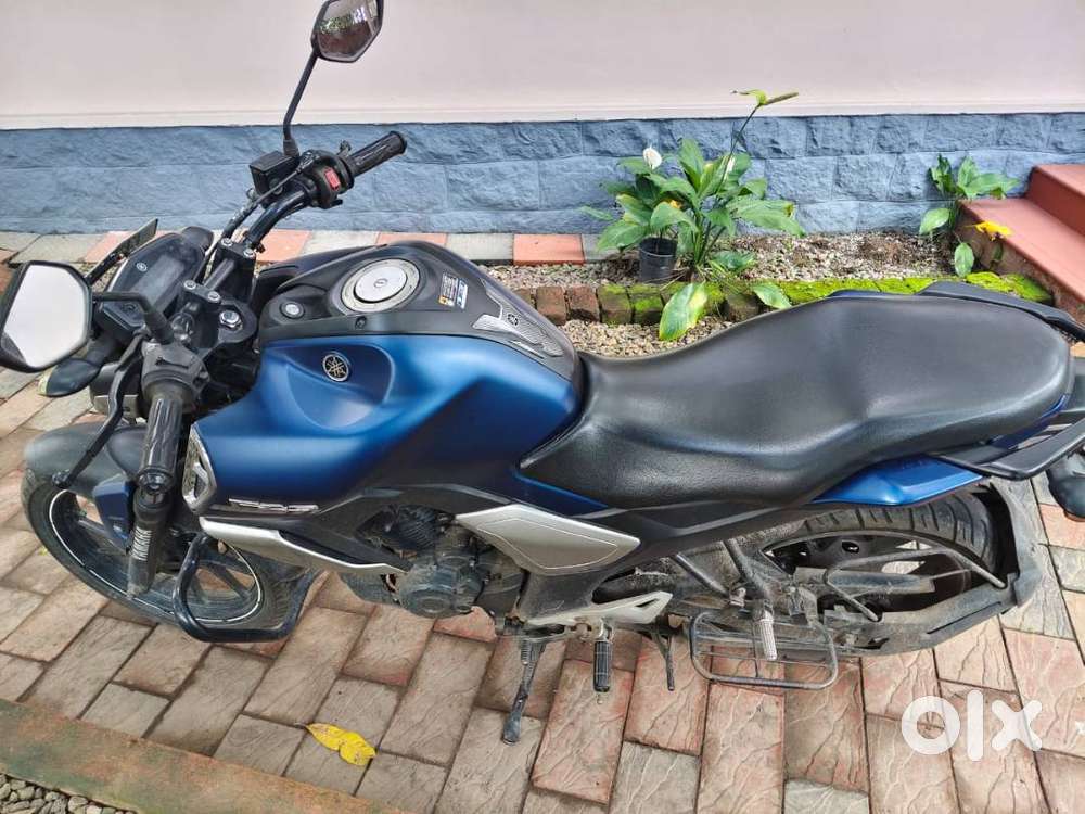 SELL MY YAMHA FZS FI V3 BLUE