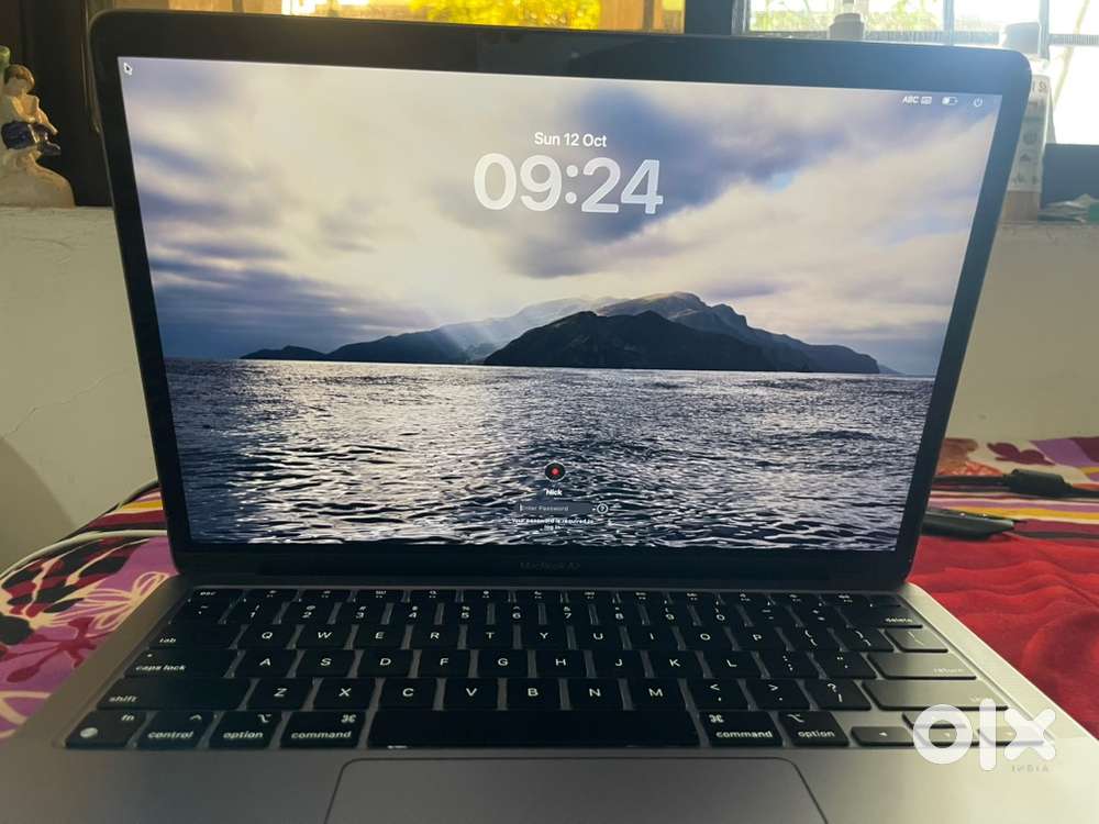 Macbook M1 8/256
