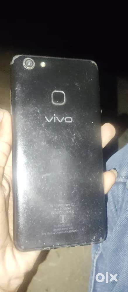 Vivo v7+  urgent phone me koi problem nahi hai
