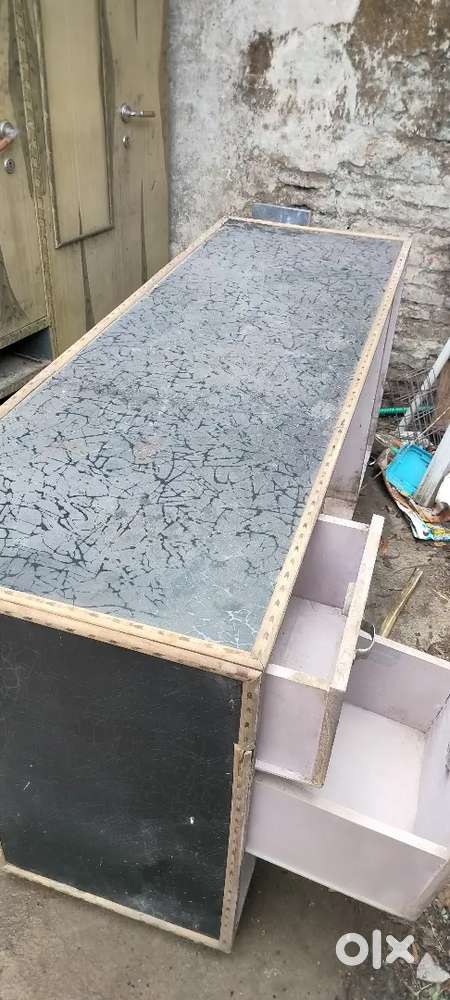 Shop counter
