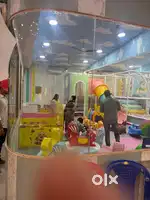 V4U entertainment - Fun PAAS - Food court - party hall