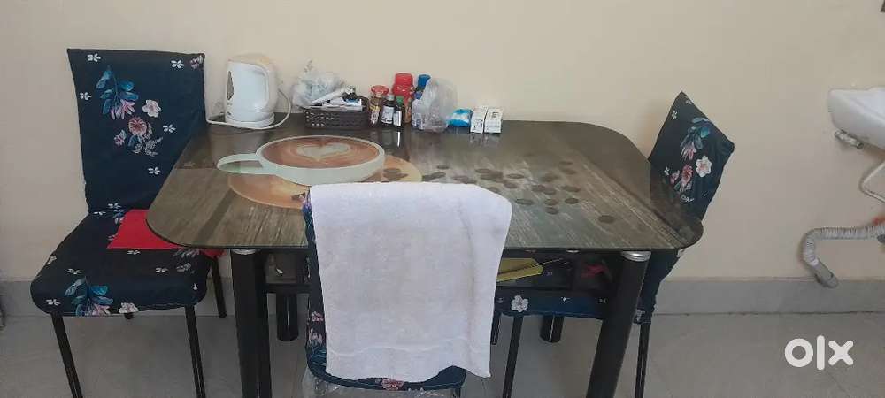 4 seater dining table