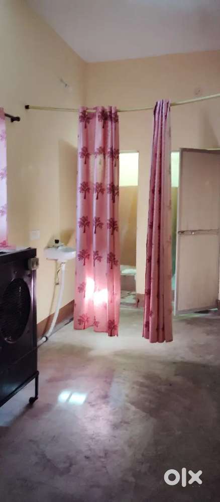 Need female room partner fully independent no timing issue