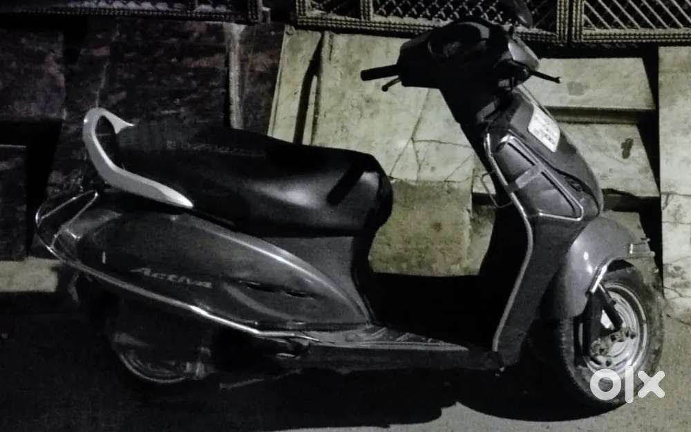 Honda Activa petrol version metallic grey