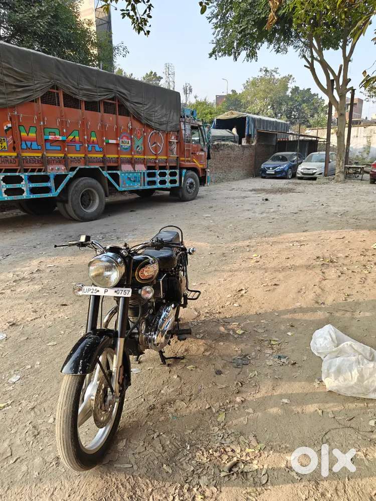 Bhot hi badia bani hui hai gaadi saare orignal part daaleRoyal Enfield