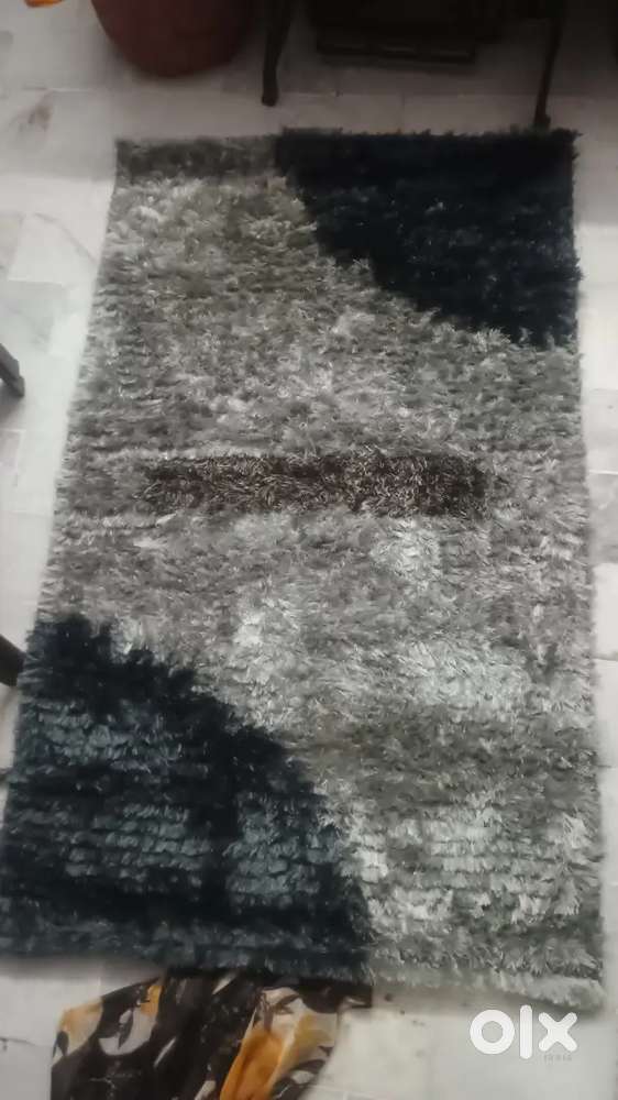 Carpet of 6×4 heavy non use grey colour