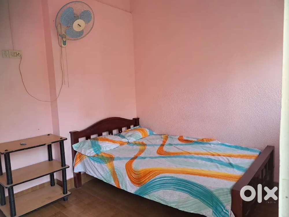 Studio room for rent,expecting good employees.