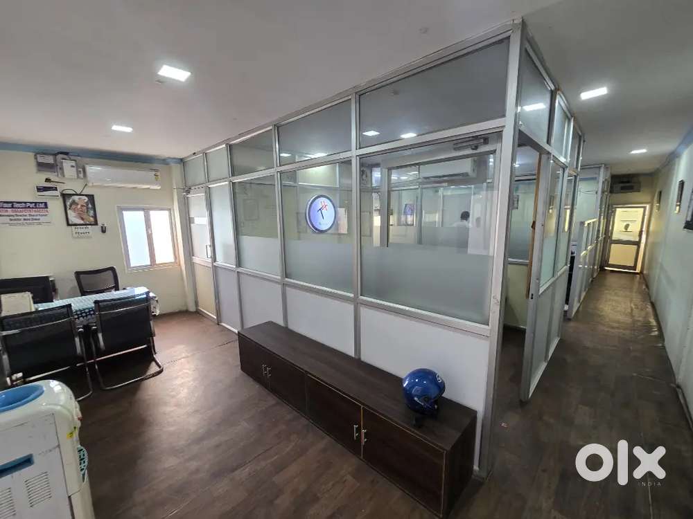1600 sq area of office for rent