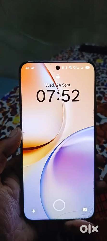 Realme 14 pro plus 12 256 gb 6 month old minor crack in screen