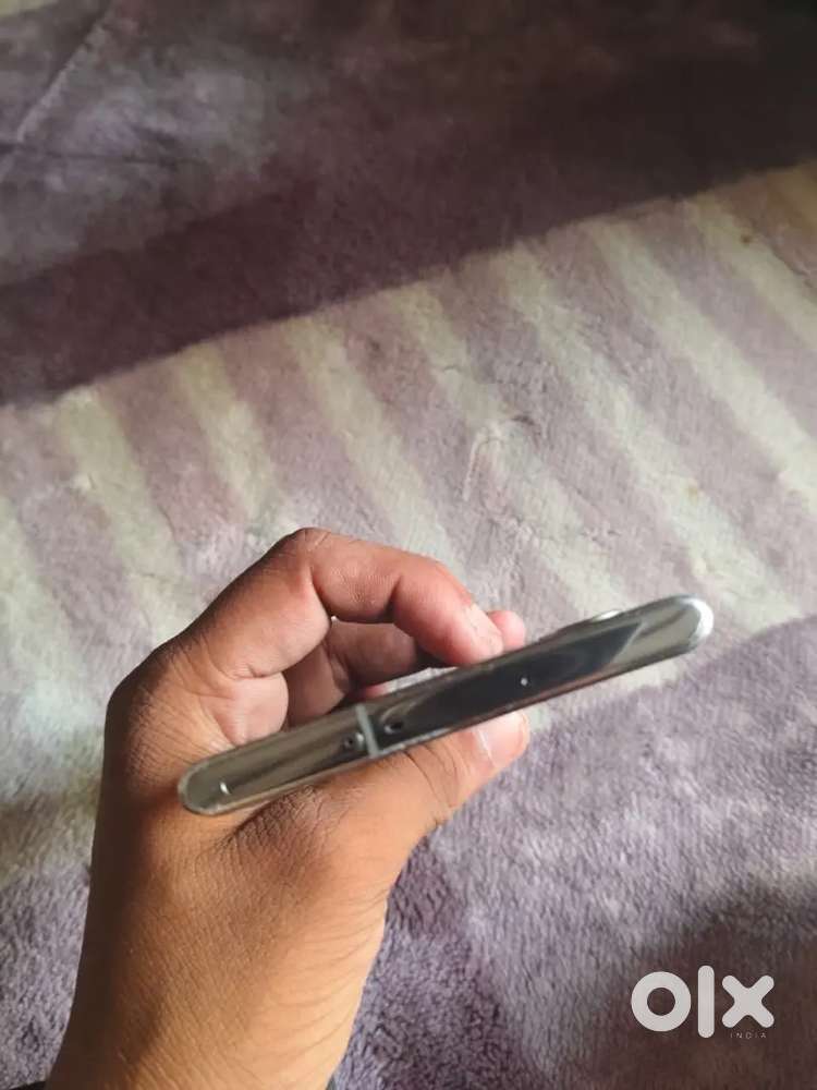 All okk  all original good condition 8-- 128 gb