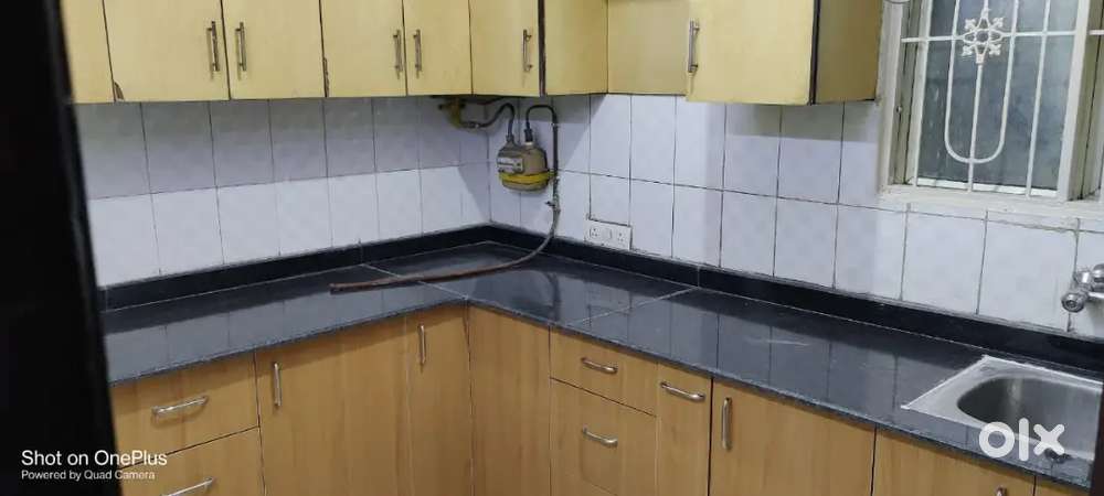 2bhk semi furnished flat sab sa sasty