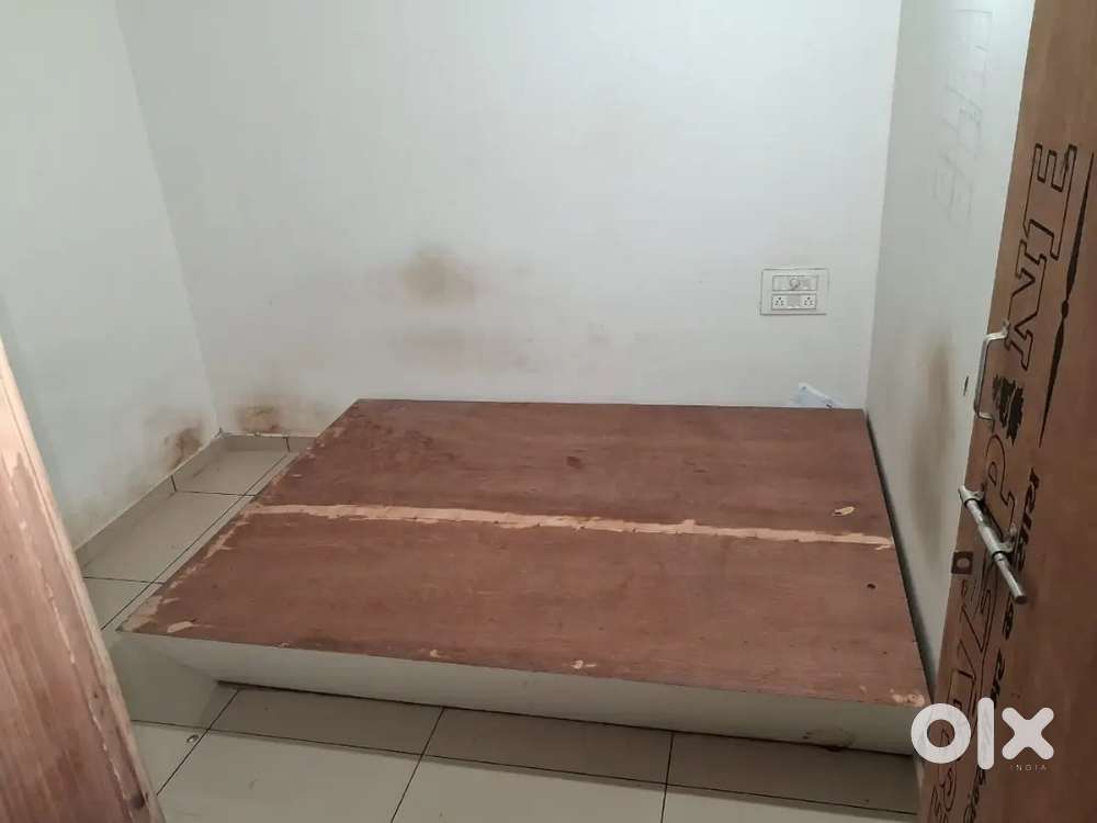 100 RS VISITE CHARGE NEW BUILDING FLAT