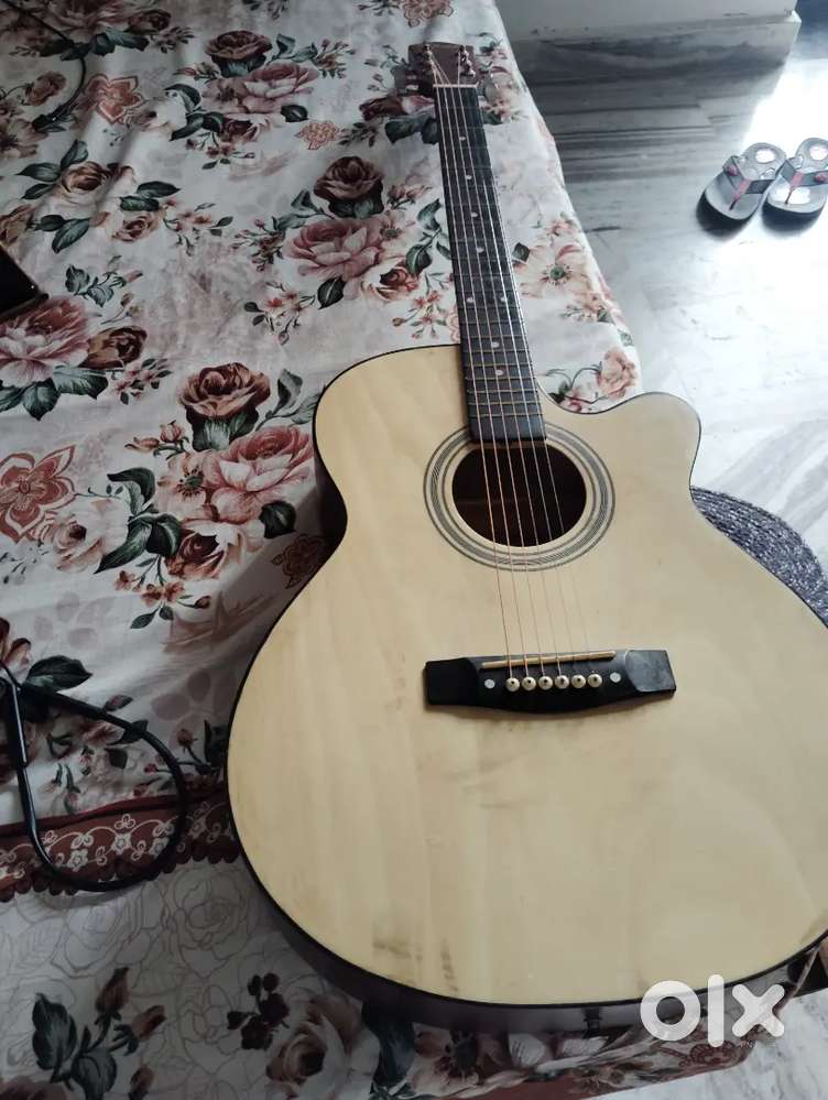 Yuitar for sale 2500
