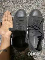 Black Shoe