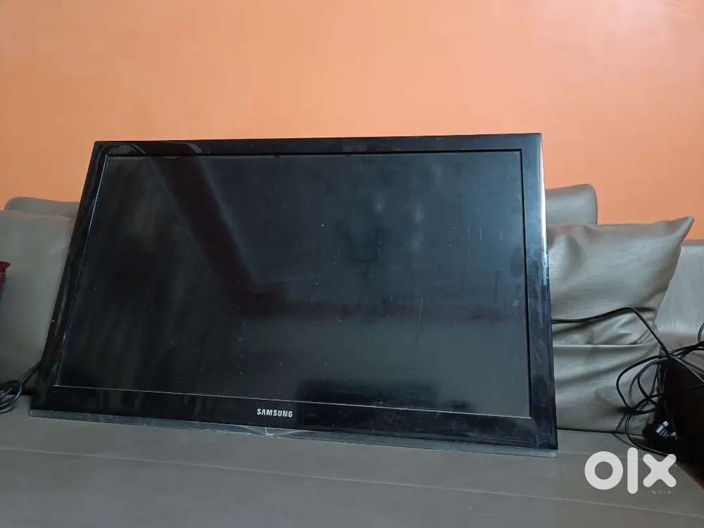SAMSUNG LCD TV 43 inches