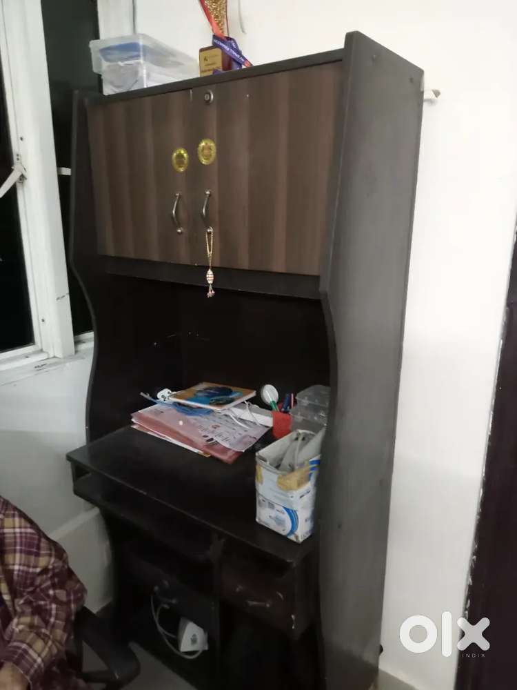 Computer table