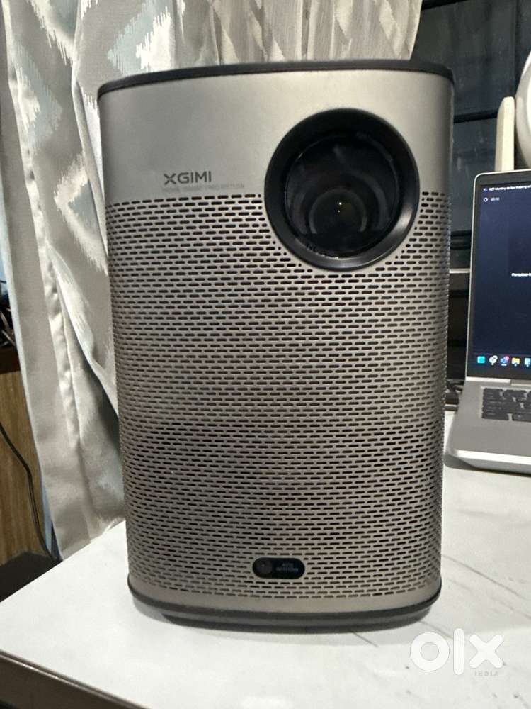 xGIMI Halo plus projector