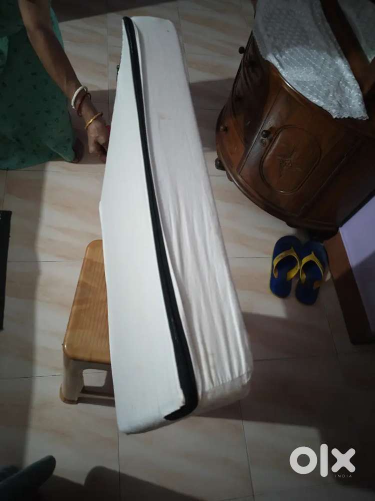 3 cushions of size 19x22