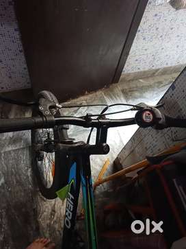 27.5 alloy wheels - great grip & control

21-speed