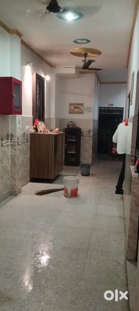 Becholors,& couple Allow this room monthly