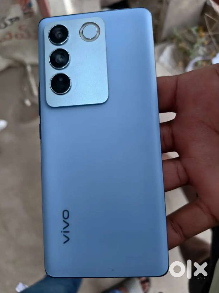 Vivo v 27 no box only charge urgent sell