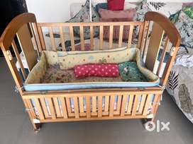 Baby cradle with mattress,bunter and car seat