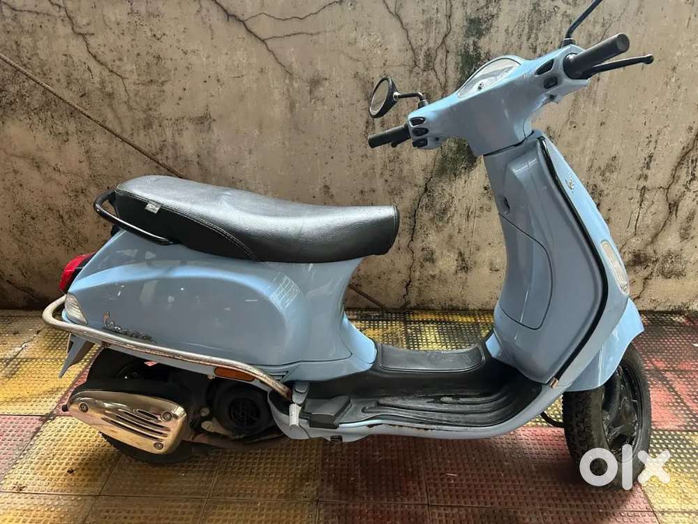 Vespa scooter less driven