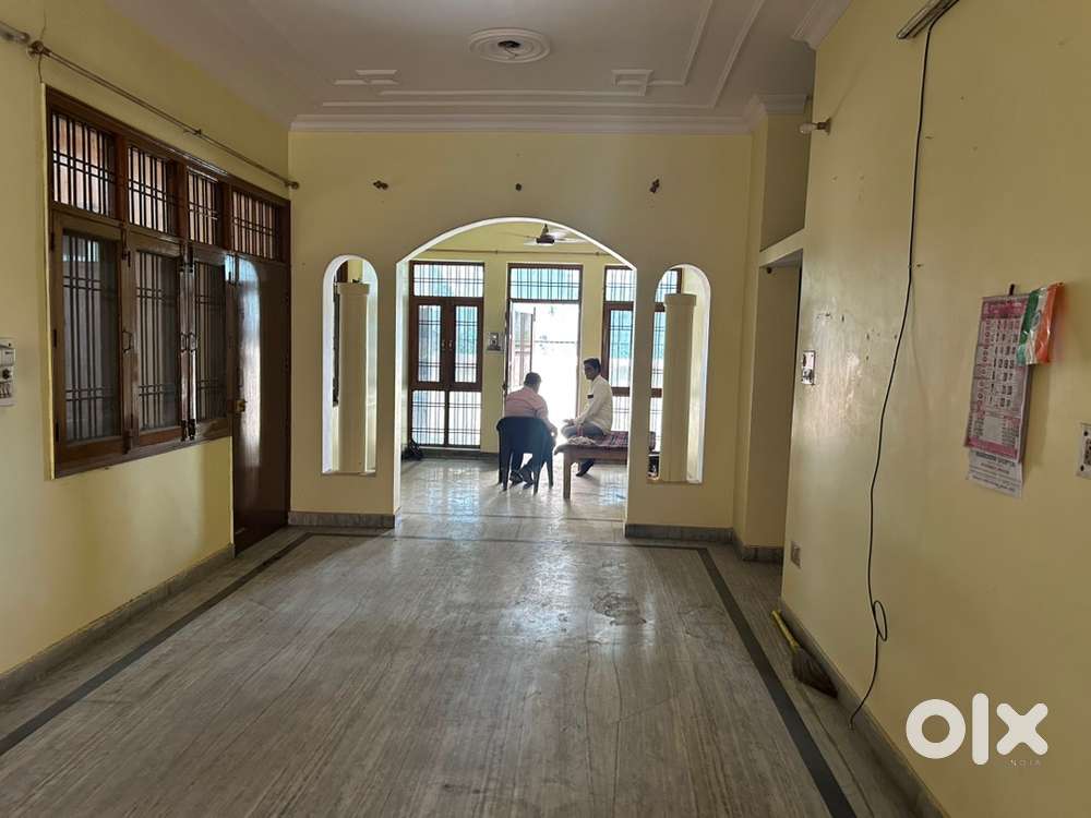 6 big rooms on ground floor for office, godam,Cilinic, on rent Indira