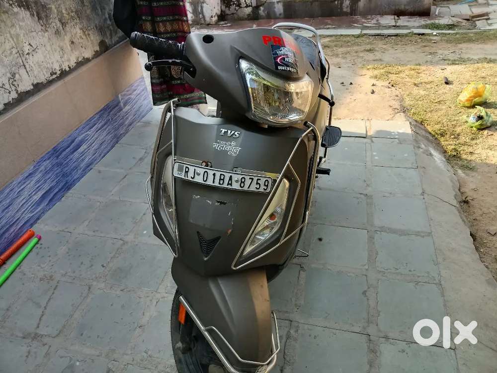 एक साल की किस्त है 3400 रुपए ओर 20 हजार पेमेंट में बेचनी है