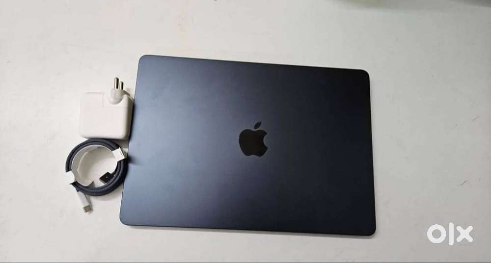 MacBook Air M3 15 inches 8GB Ram/256GB(ssd)midnight