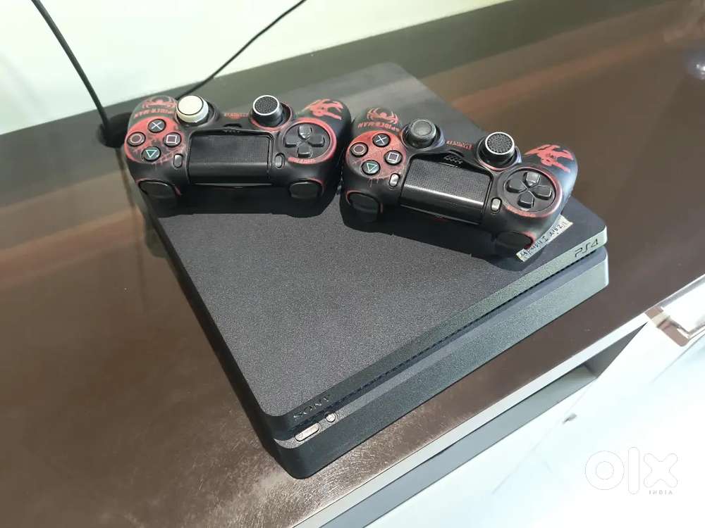 Ps4  with two controllers