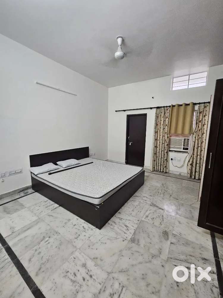 2bhk fully dependent floor house person