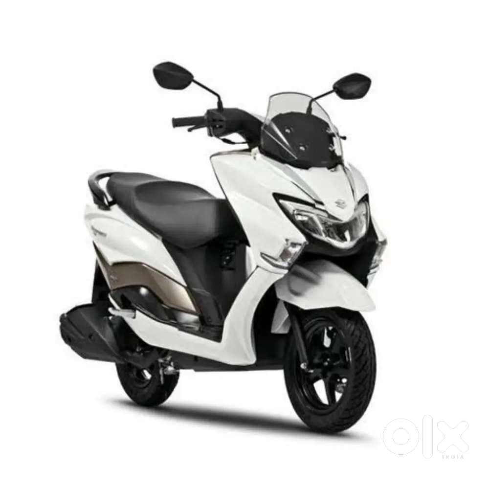 Suzuki burgman street 125 white colour.