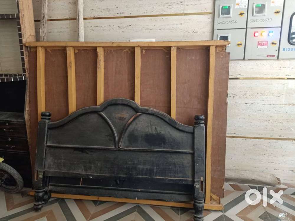 Old king size Bed with Cotton mattress for sale