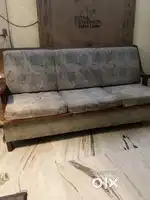 5 seater sofa set in good condition ( 3+1+1) + one centre
