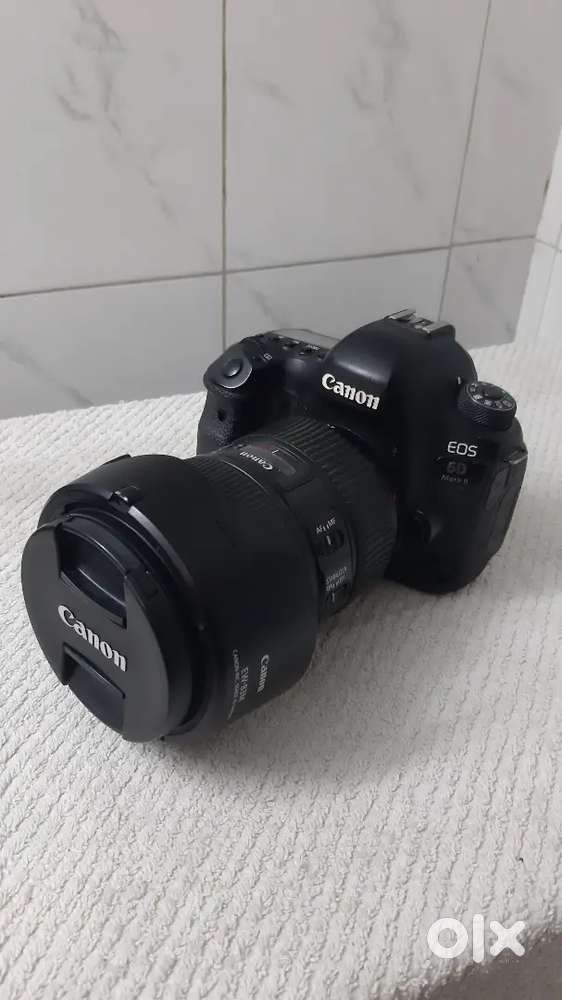 Canon 6D Mark II camera & 24-105 L II Lense  with charger and battery