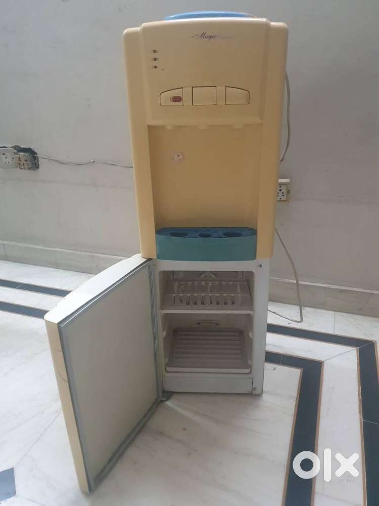 Voltas Water Dispenser with Mini Fridge