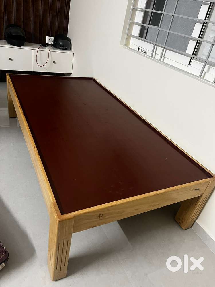 Single bed with mattress and cover in very good condition