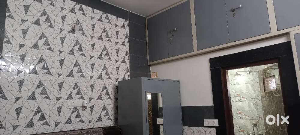 3 room , 3 lat bath room, one hall, one dining area,, one shop .