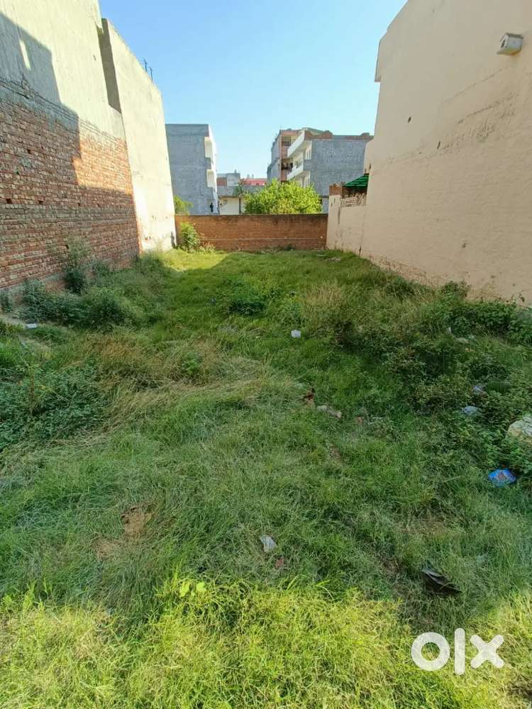 125plot for sale gatede society sector 92 .87900 par gaj