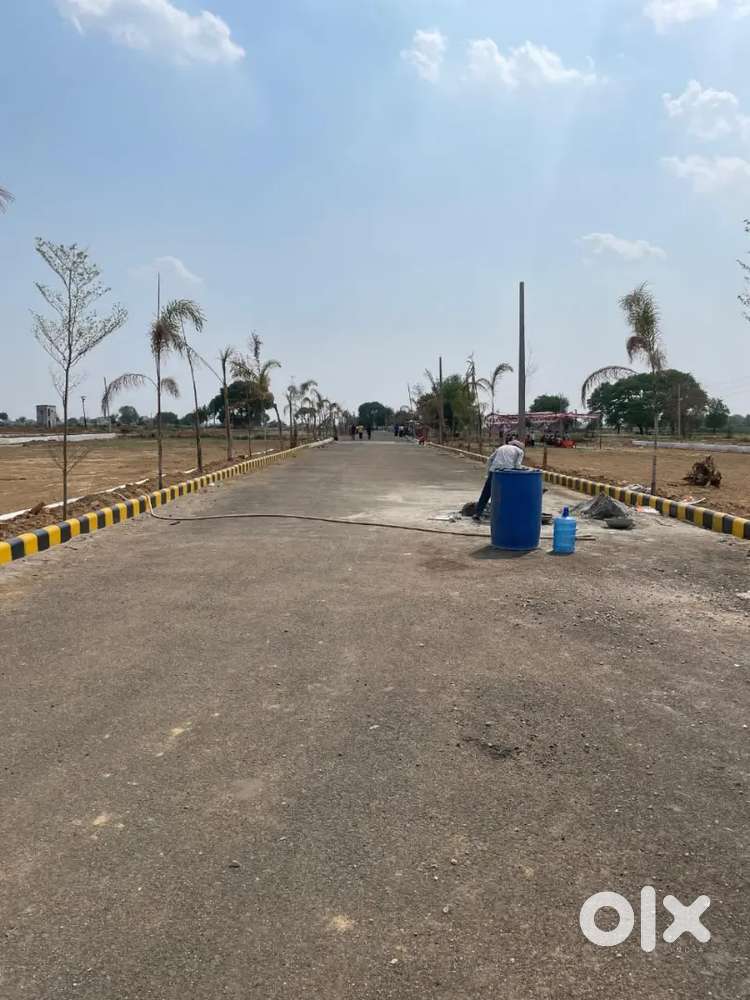 Lucknow City me plot le sultanpur road gosaiganj market me rahne yogya