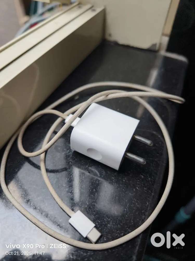 Original iPhone adaptor 20W