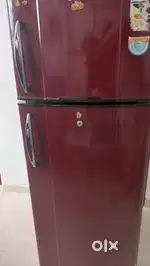 Double door refrigerator