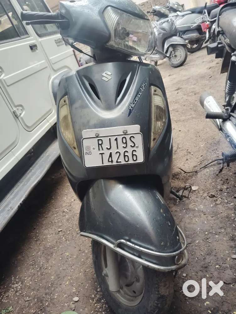 Suzuki 125 model 11 second owner  price only 9800