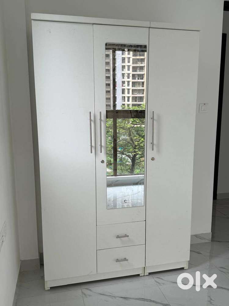 PREMIUM 3 DOOR WARDROBE IN WHITE MATTE FINISHED FOR SELLING  FREE SHIP