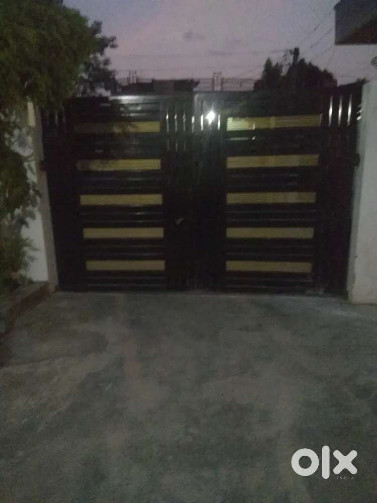 Room available for family and  bachelor also couple friendly