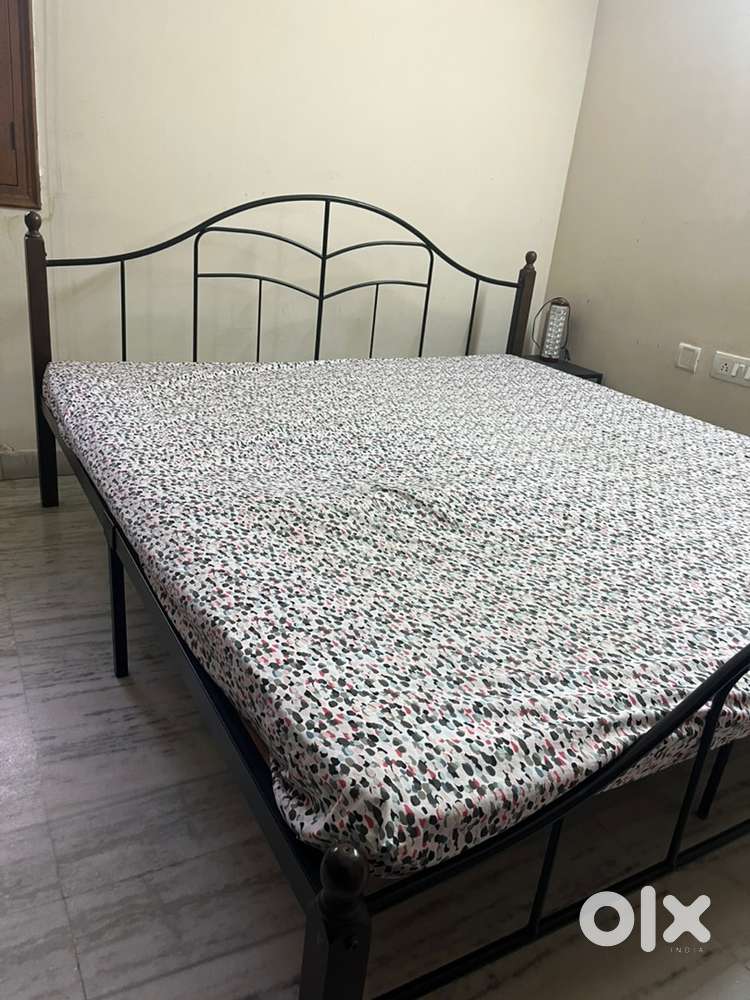 Pepperfry Metal King size bed