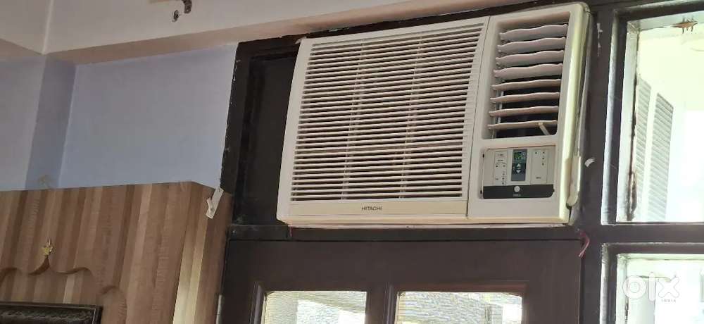 Working best condition 1 ton AC Hitachi with remote