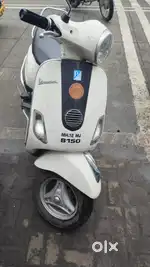 Vespa 125s 2015 model while color