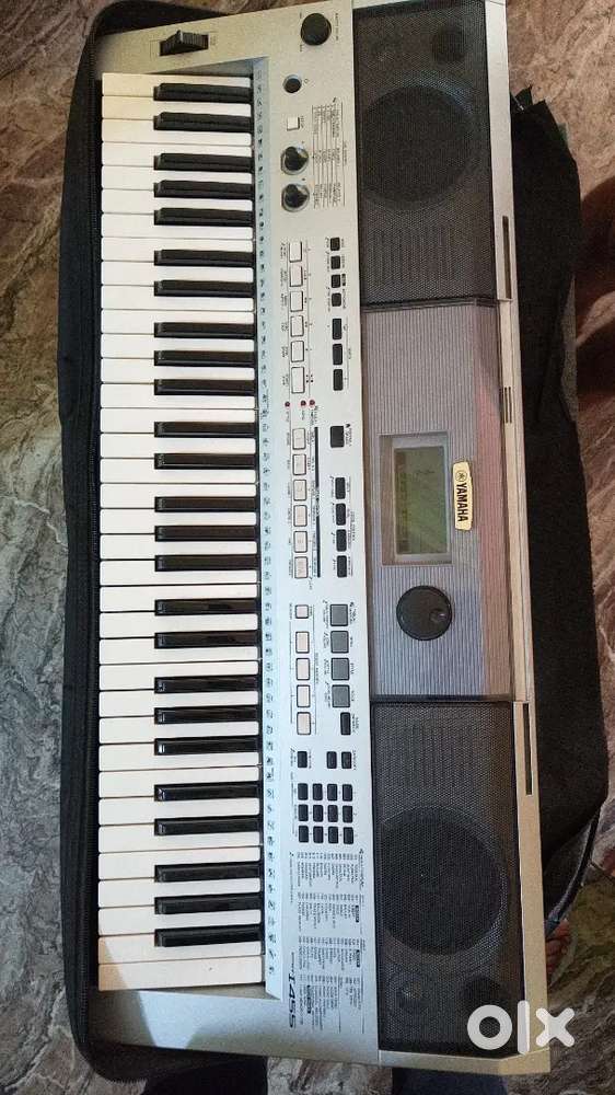 Yamaha I455 keyboard